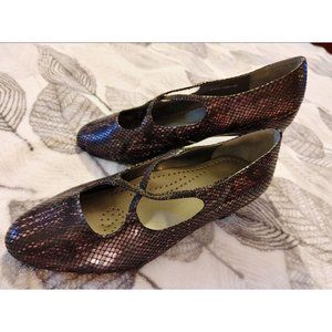 Trotters "Jamie" Women's Leather Cross-strap Pumps - Size 7.5 WW (EE) - Eggplant